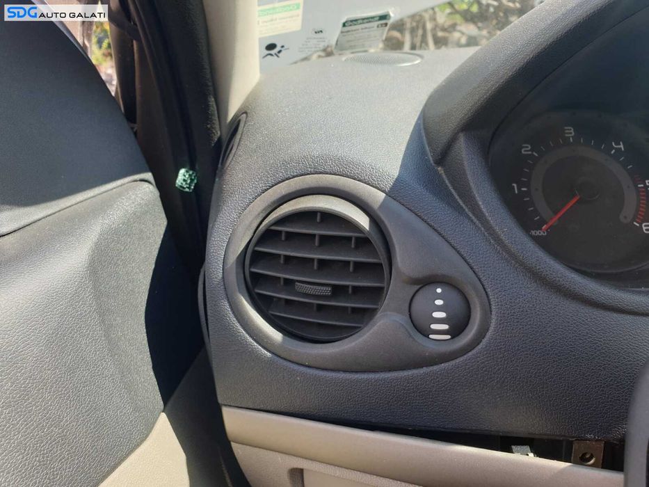 Gura Grila Guri Grile Aer Aerisire Ventilatie Bord Stanga Renault Clio 3 2005 - 2014 [C3712]