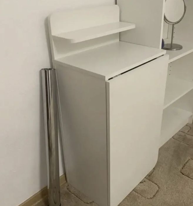 Маникюрный стол