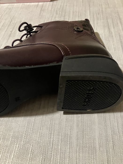 Продаваме неупотребявани дамски боти