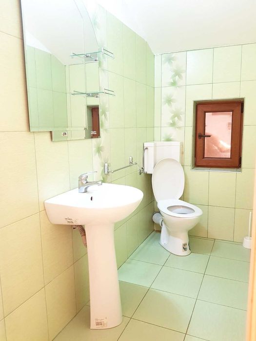 Proprietar inchiriez apartment cu 3 camere zona Spitalul Judetean