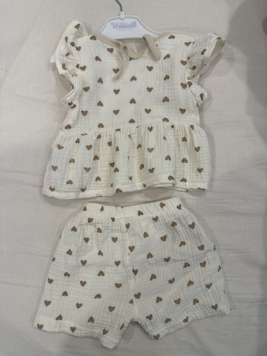 Продам костюмчик размер 80