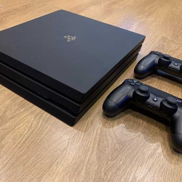 PlayStation 4 Pro 1TB, 2 DualShock 4, 2 игры