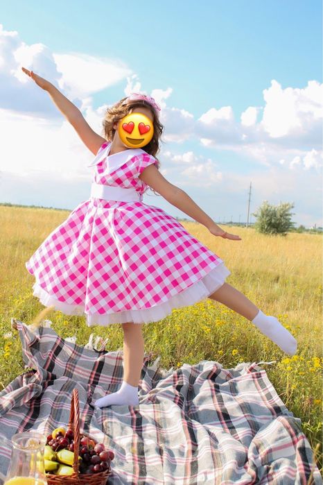 Продам платье на девочку 7-10л