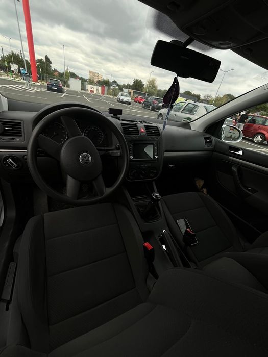 Vând Volkswagen Golf 5