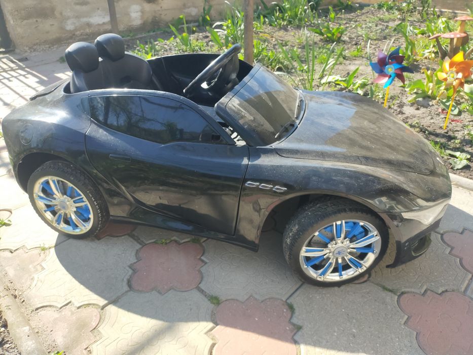Vând mașină electrică pentru copii