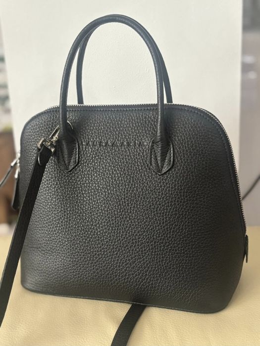 Geanta Laura Maxim, Carrera medie, neagra