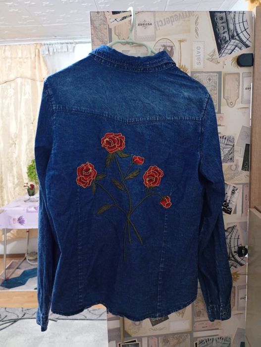 Cămașă de blugi cu imprimeu floral