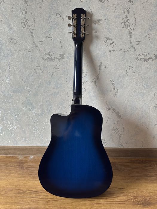 Продам гитару в отличном состоянии