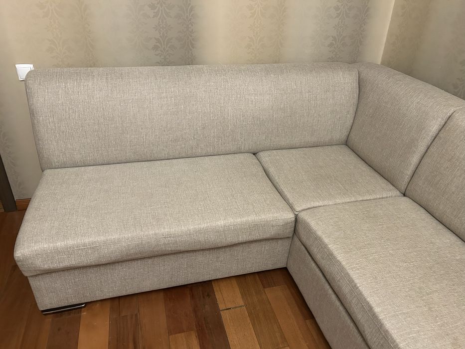 Диван угловой в хорошем состоянии