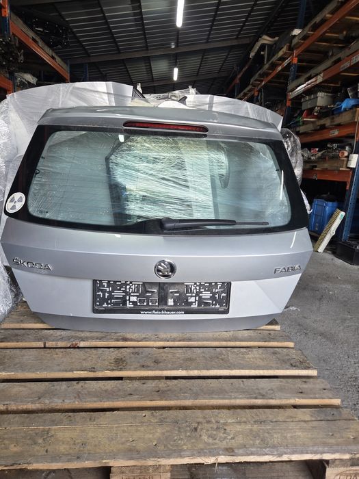 Haion skoda fabia 3 , cu defect.  Complet , haion fabia 3