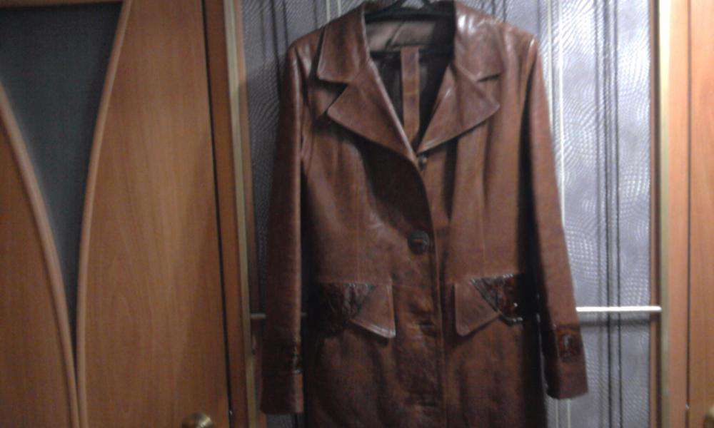 Продам кожаный плащ женский