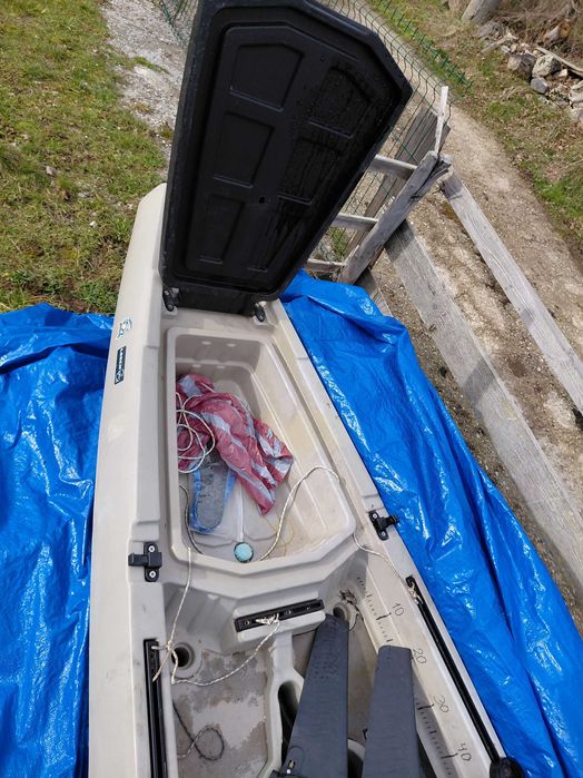 Каяк за риболов и разходки с плавници и педали