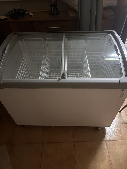 Vand lada frigorifica noua