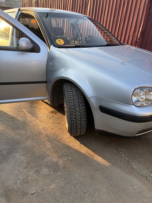 vand sau schimb golf 4 1.4 benzina