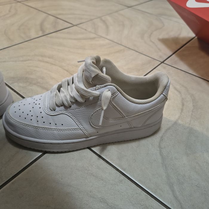 Adidași Nike foarte puțin purtati