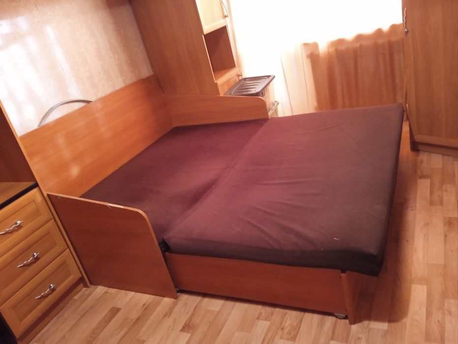 Продается спальный гарнитур