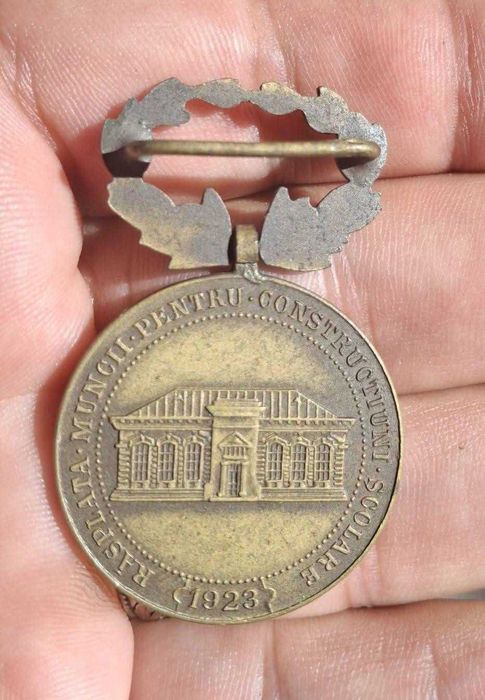 Medalie Regele Ferdinand I Rasplata Muncii pentru Constructiuni Scolare 1923 calasa a III-a
