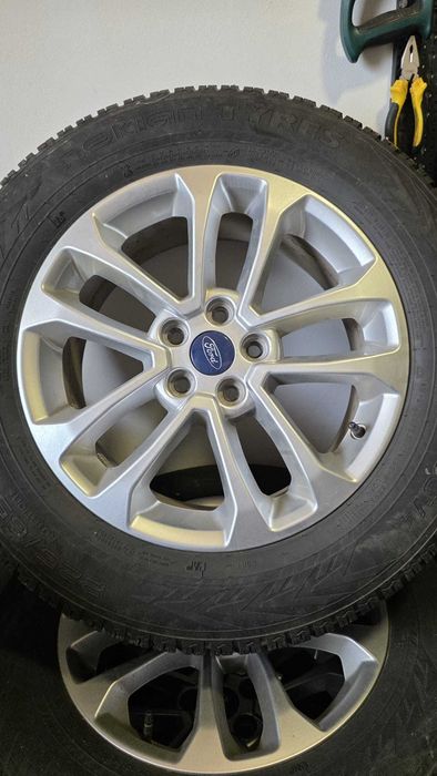 Set Roti Ford Kuga cu jante originale pe 17, anvelope Nokian iarna 2022, valve cu senzori de presiune originali