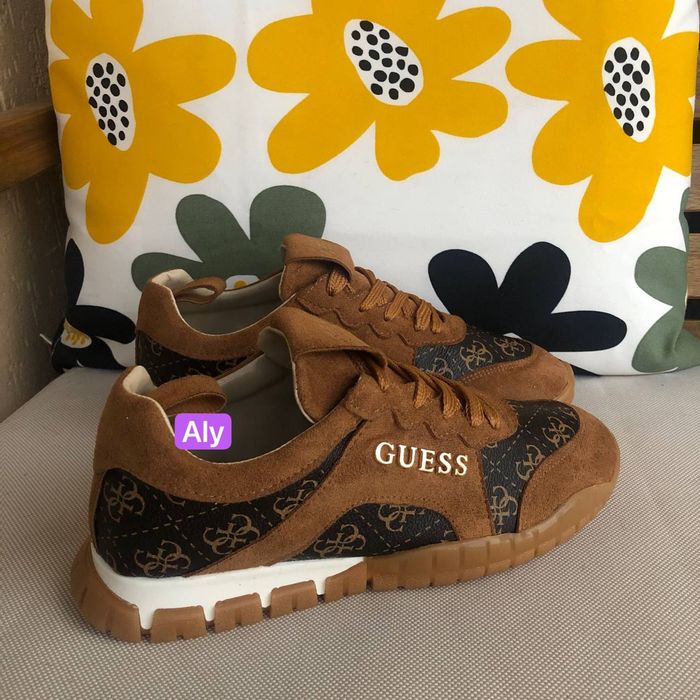 Gentuțe dama si adidasi unisex