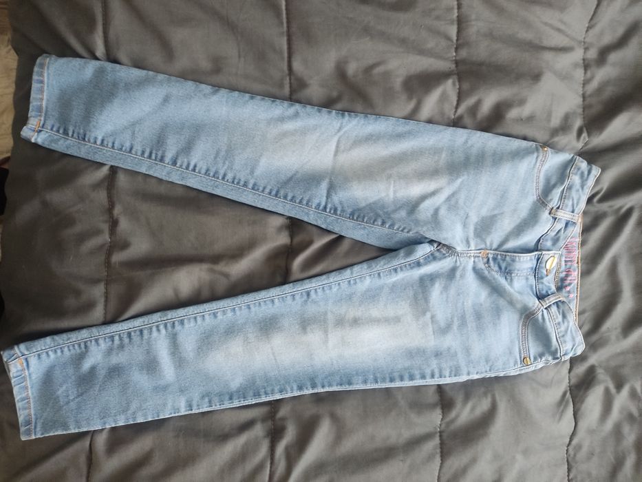 Продавам детски дънки Waikiki