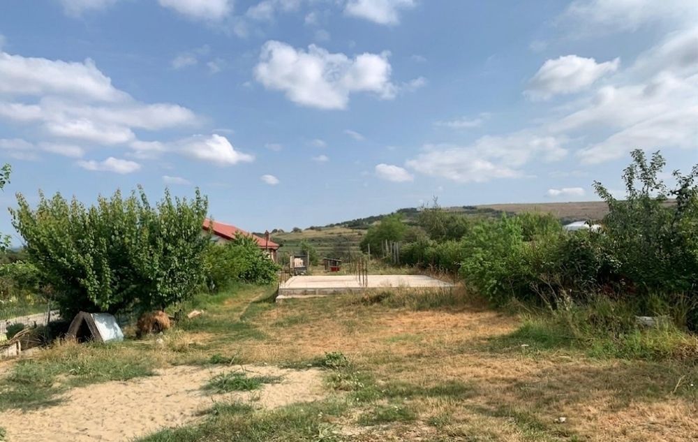 Teren intravilan de 2.300 mp de vânzare în Izvor, Simnicu de Sus, la doar câteva minute de Craiova