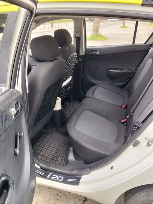 Vând Hyundai i20 cu licență taxi