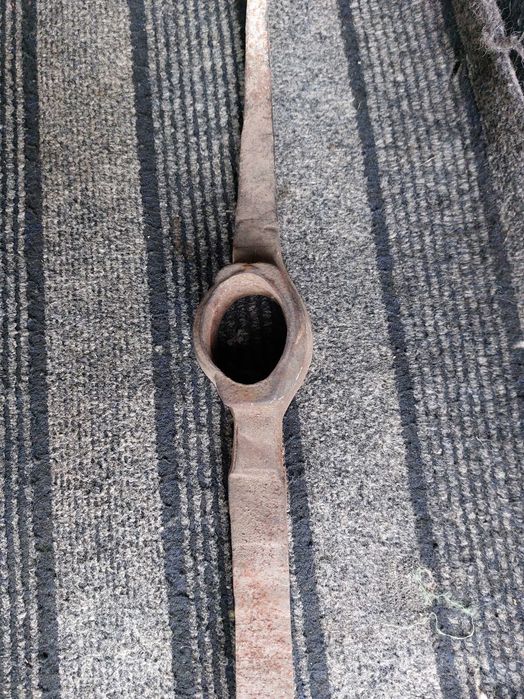 Кирка металлическая