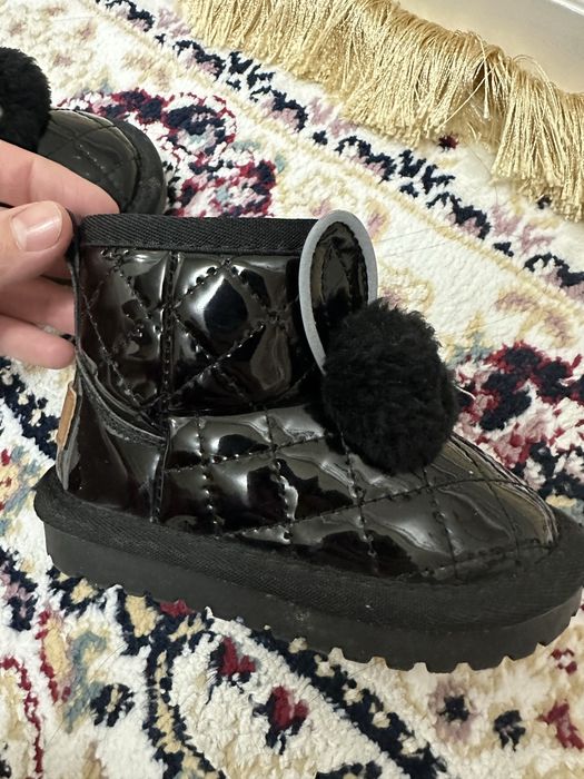 Продаются детские зимние угги