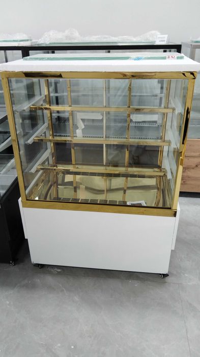 Новый витринный холодильник