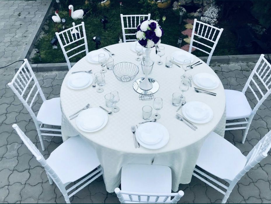 De închiriat scaune mese cort veselă completă evenimente private