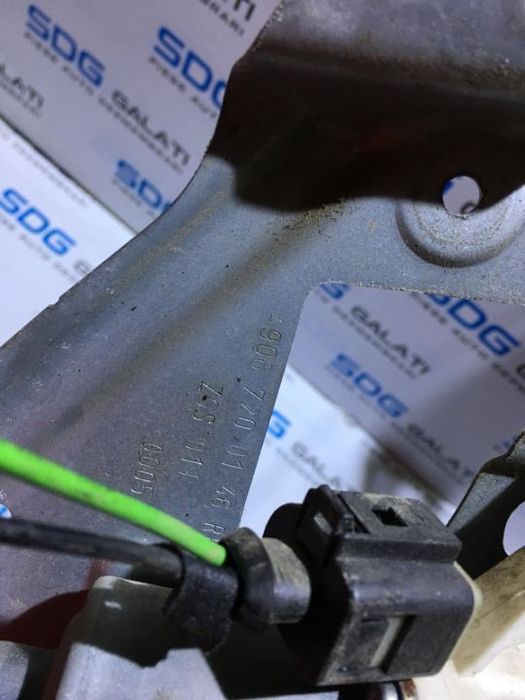 Macara Dreapta Fata Mercedes Sprinter 2009 - prezent COD : A9067200146