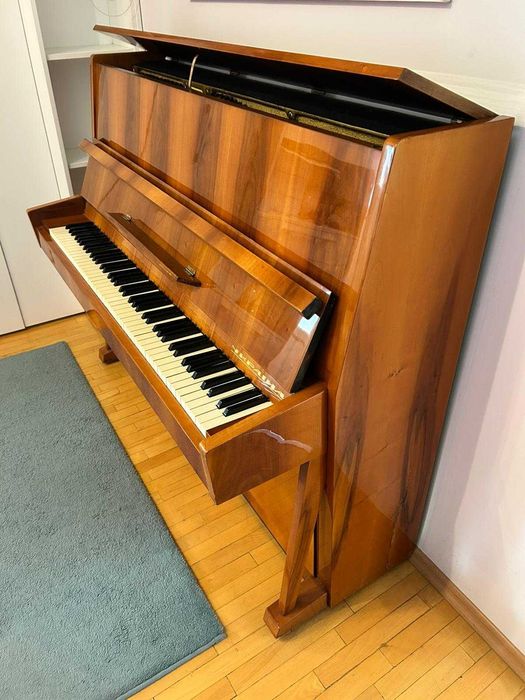 Vând pianină Ukraina