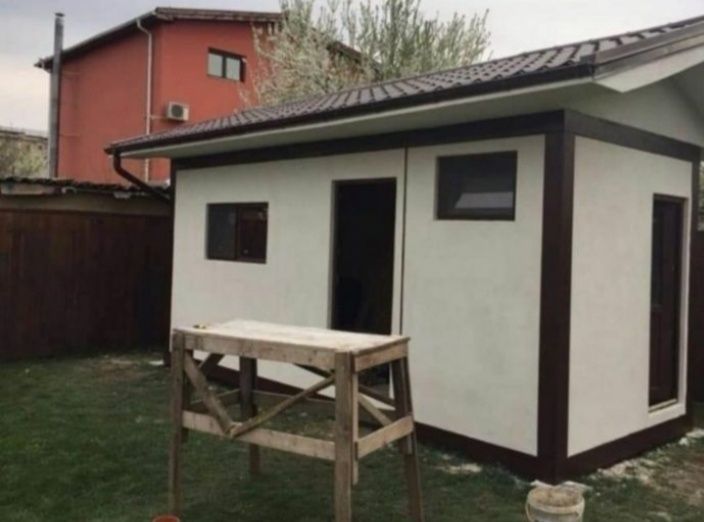 Vindem case pe structură metalică învelită cu panouri sandwich cu spum