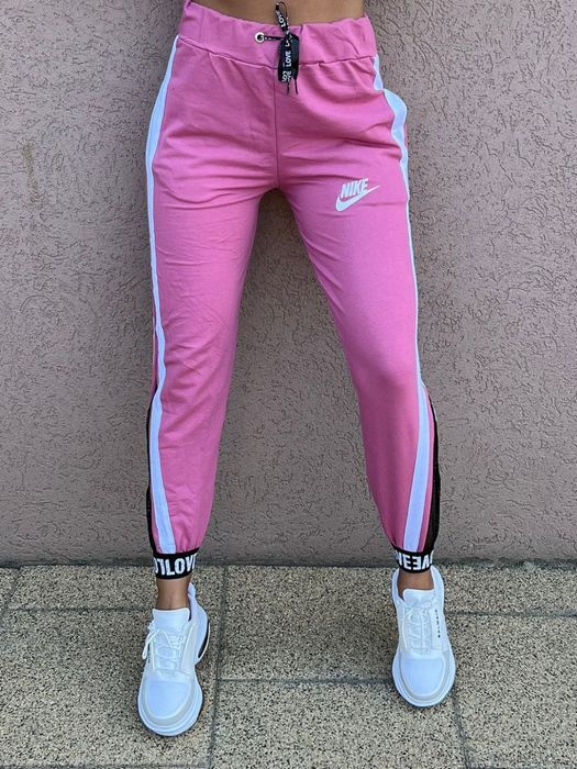 Pantaloni trening