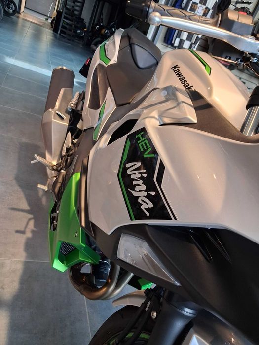 Lichidare Motocicleta Kawasaki Ninja 7 Hybrid 2024 | Finantare rapida