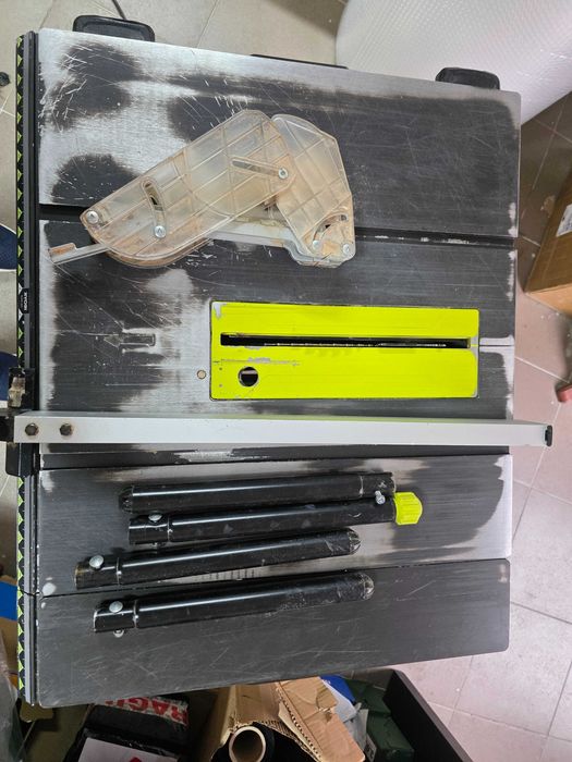 Fierastrau circular de masa Ryobi RTS1800EF-G