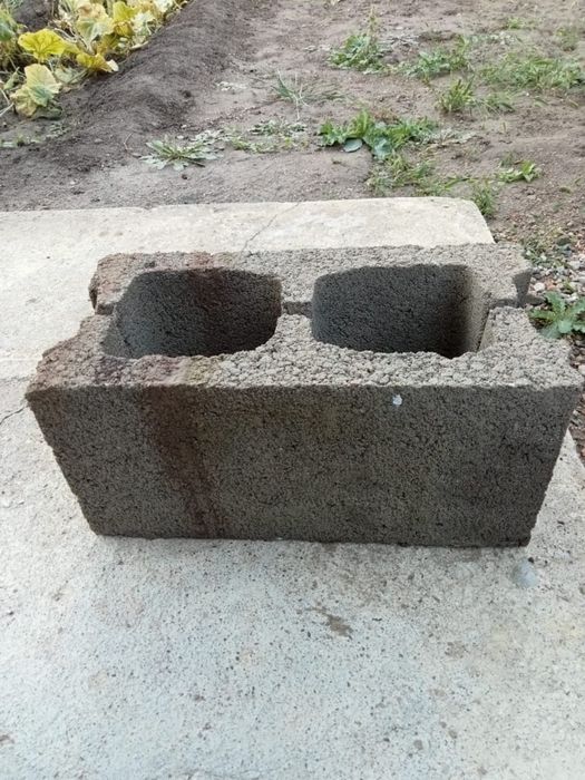 Кирпичи и трубы.