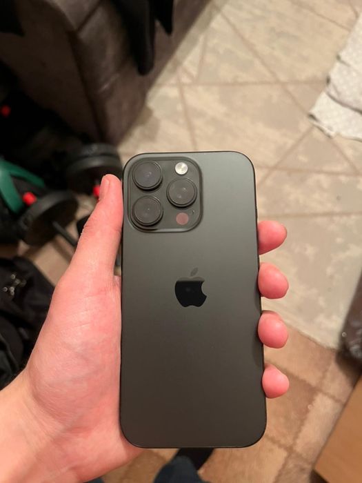 Продам айфон 16 про 256 гб