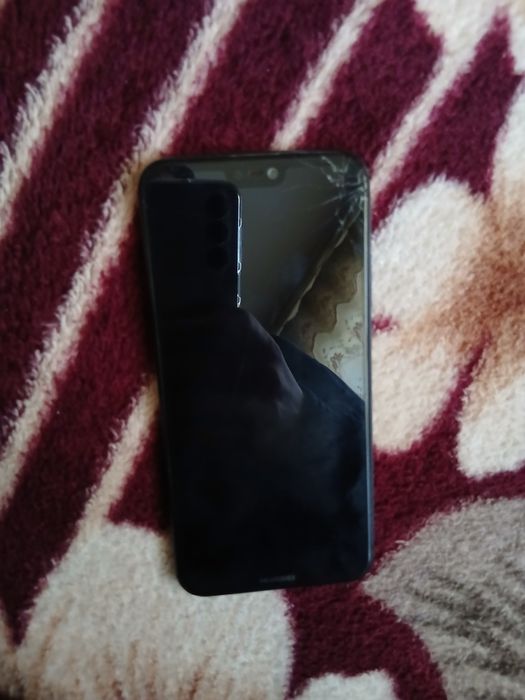 Vând huwaei p20 lite