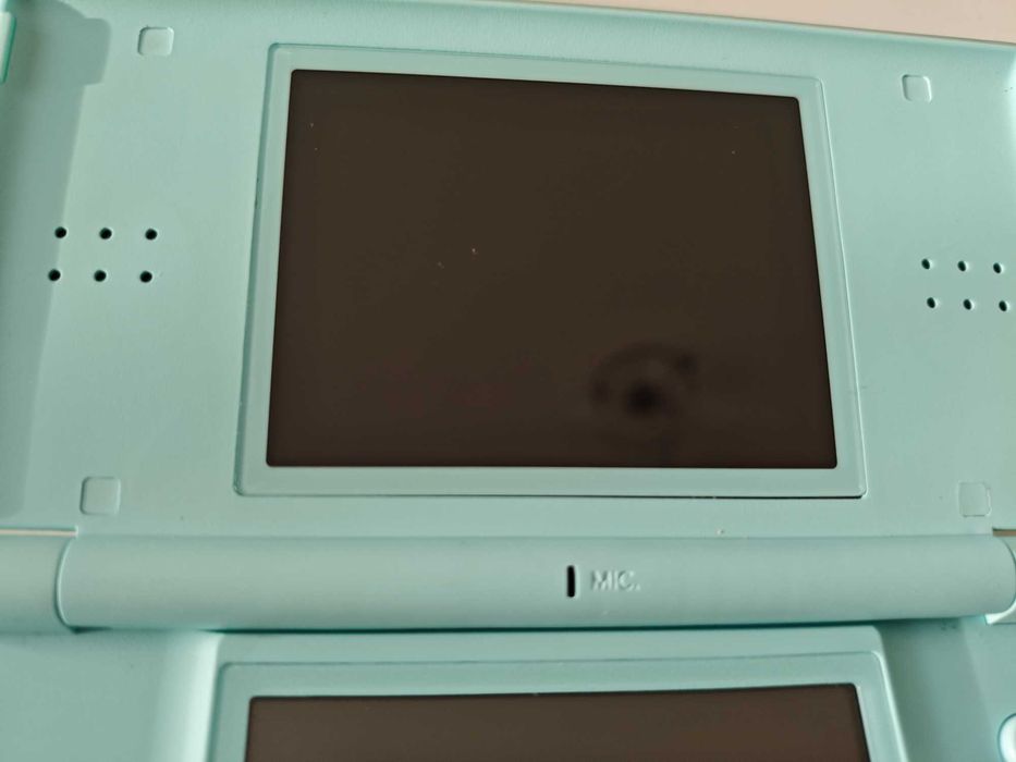 Nintendo DS Lite  качени много игри