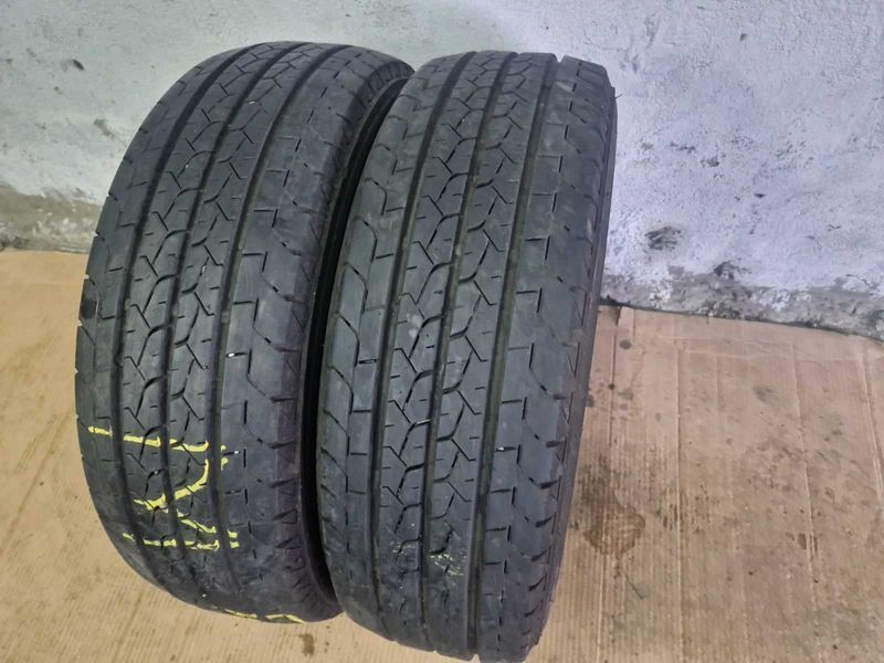 2 Bridgestone R15 C 215/70/ 
летни бусови гуми 
DOT1321