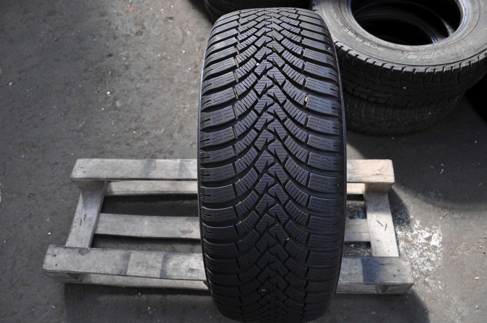 Anvelopa Iarna 255/55 R19 FALKEN Eurowinter HS01 SUV 111V