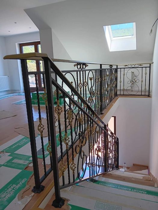 Porți, garfuri,balustrade,copertine din inox și fier