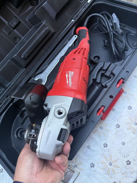Професионален ъглошлайф Milwaukee AG 22-230 (2200W, 230mm)