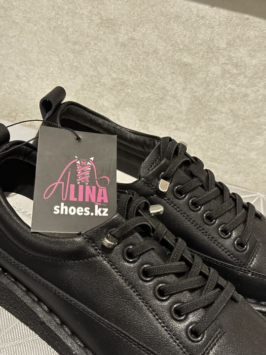 Продам весенние ботинки