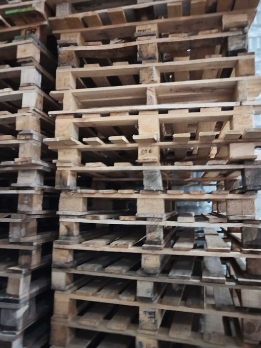 Vând paleti noneuro, urgent.