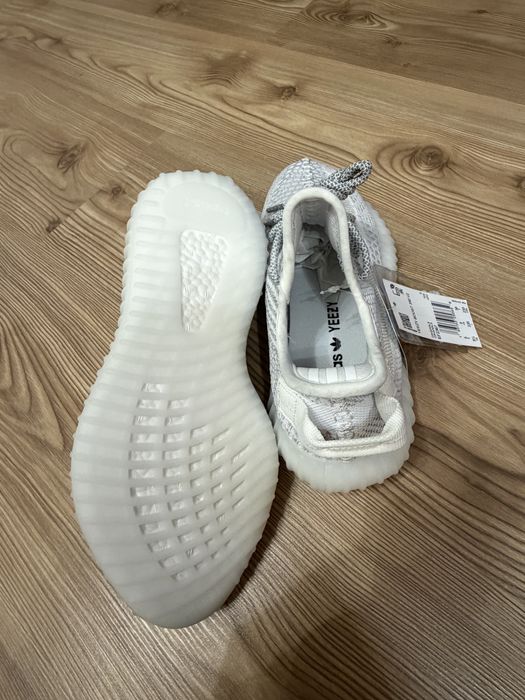 Adidasi Yeezy 350 noi