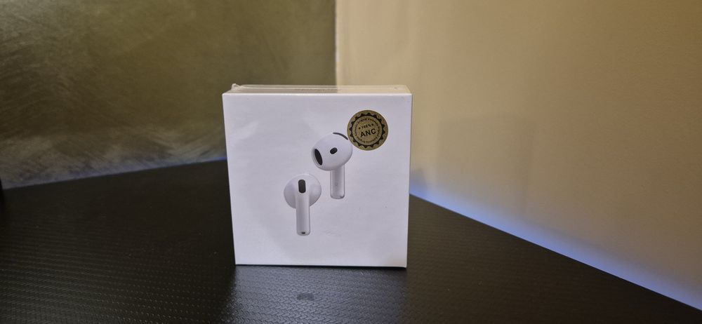 Airpods 4 cu ANC cu husa cadou
