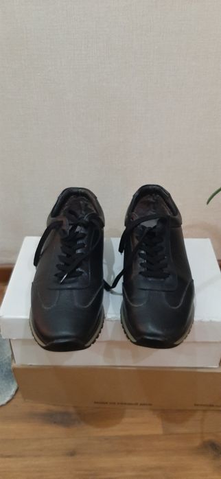 Продам зимние кроссовки