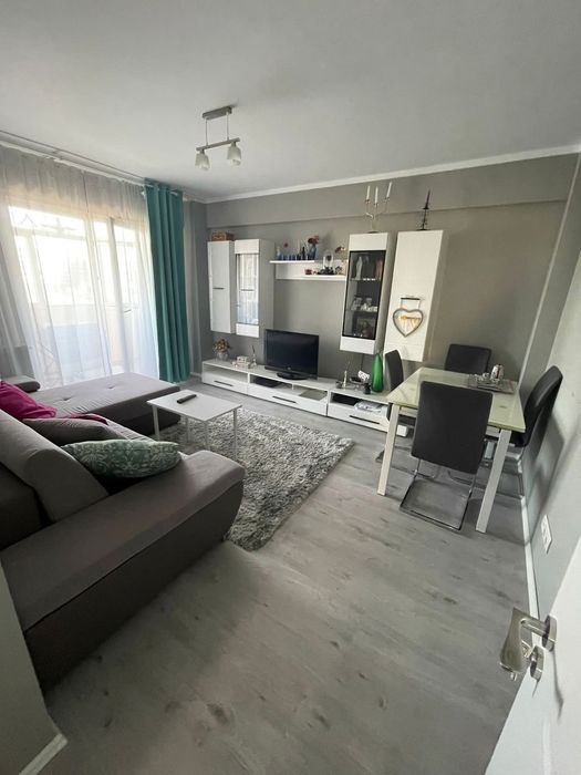 Închiriere apartament 3 camere